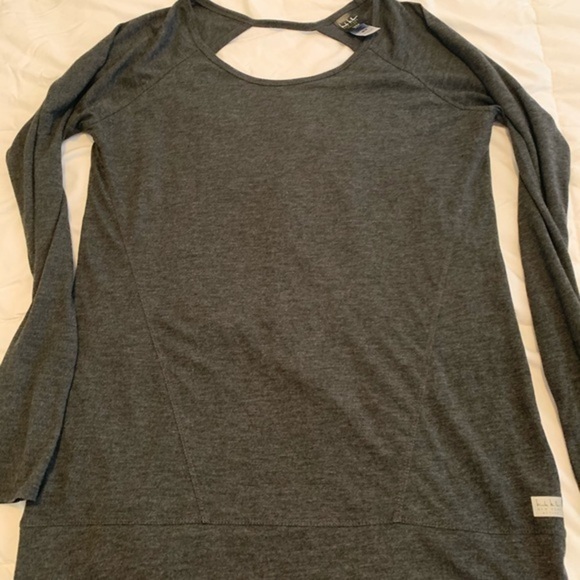 Nicole Miller Gray Active Open Back Top - Picture 3 of 5